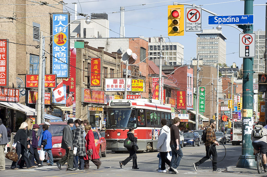 Toronto-_Dundas_St,_Chinatown