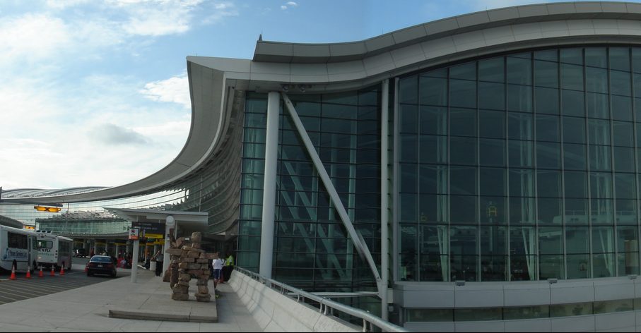 Toronto_Pearson_Airport-Terminal_1